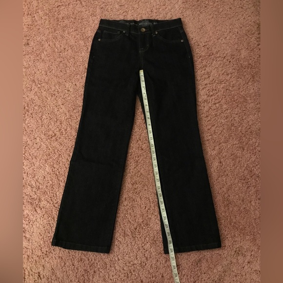 Style & Co. Petite Jeans, Size 2 Petite Short - Picture 7 of 8